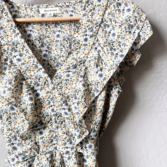 Max Studio Floral Ruffled Tie Waist Top - Picture 6 of 10